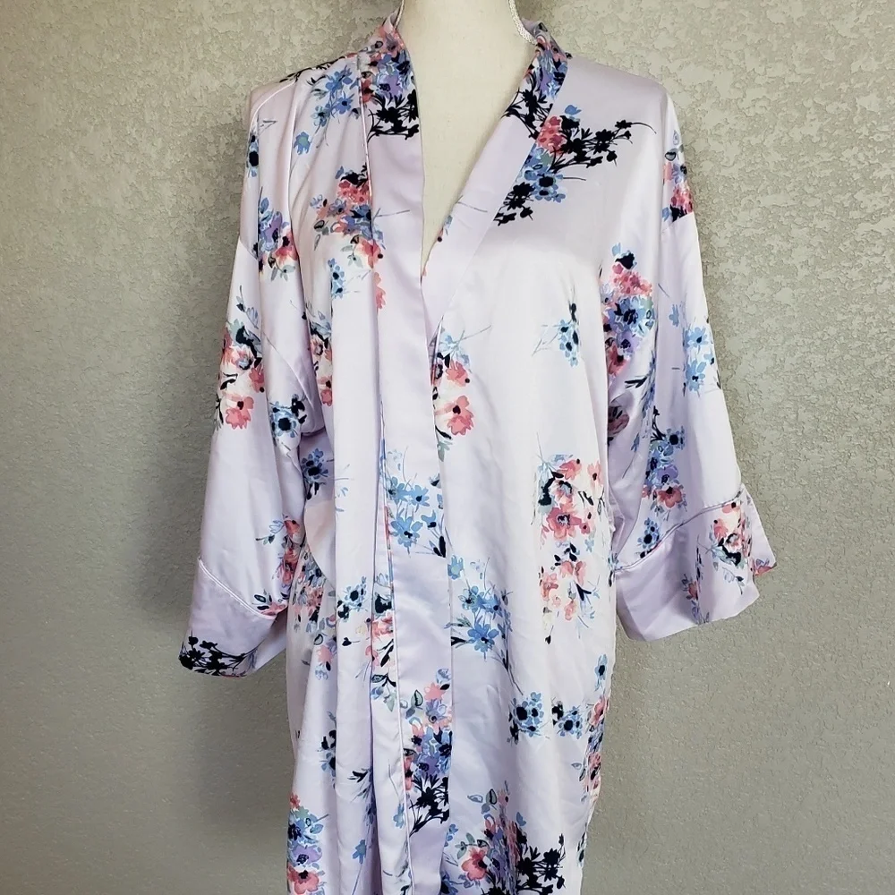 In bloom by jon quil. Robe - Picture 1 of 8